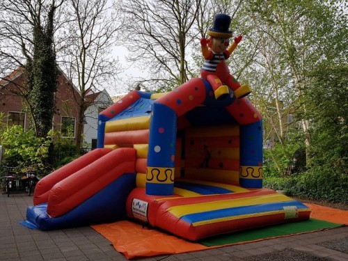 Springkussen Zeerover met glijbaan